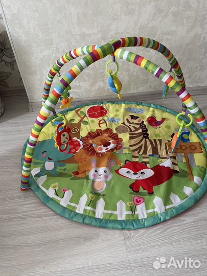 Детский развивающий коврик с игрушками