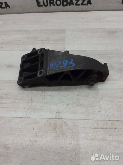 Кронштейн опоры двигателя Mercedes М266