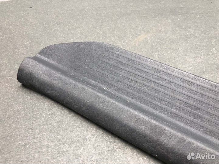 Обшивка порога задняя правая Mazda 323 BA Z5DE