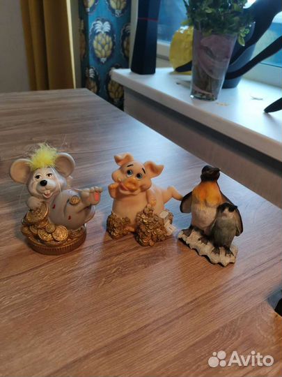 Статуэтки сувениры копилки
