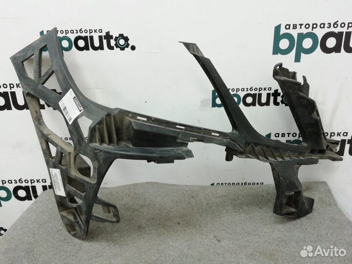 Кронштейн каркас переднего бампера правый AMG