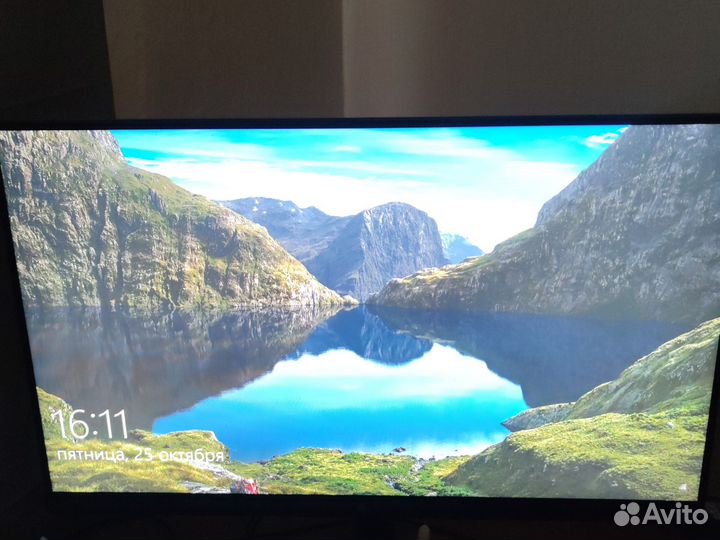 Мощный игровой компьютер с монитором