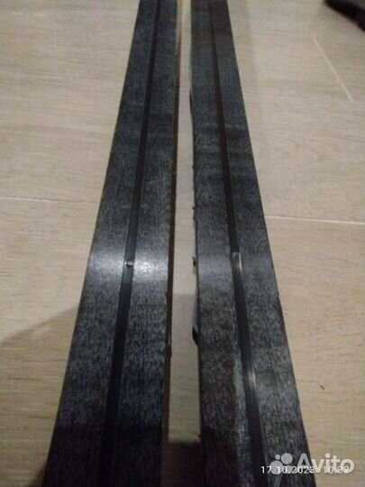 Лыжные ботинки, палки и лыжи