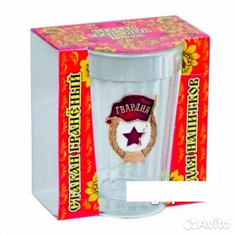 Коллекционные стаканы с металлической эмблемой