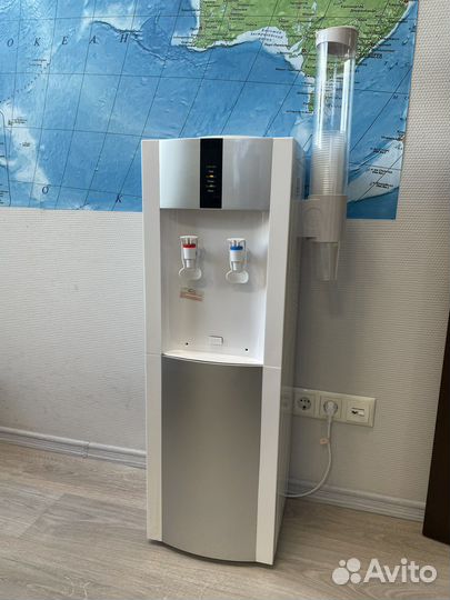 Кулер для воды напольный