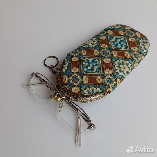 Очечник ручной работы с фермуаром