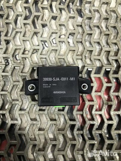 Блок предохранителей Honda Legend 39930-SJA-E011-M