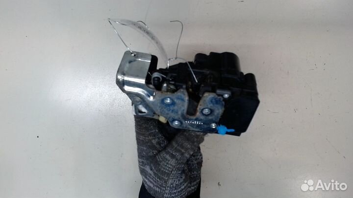 Замок багажника Lincoln Navigator