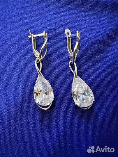 Серебряные серьги цирконом