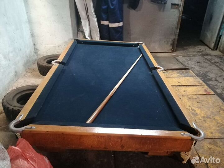Бильярдный стол