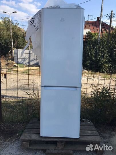 Холодильник indesit