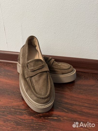 Лоферы женские