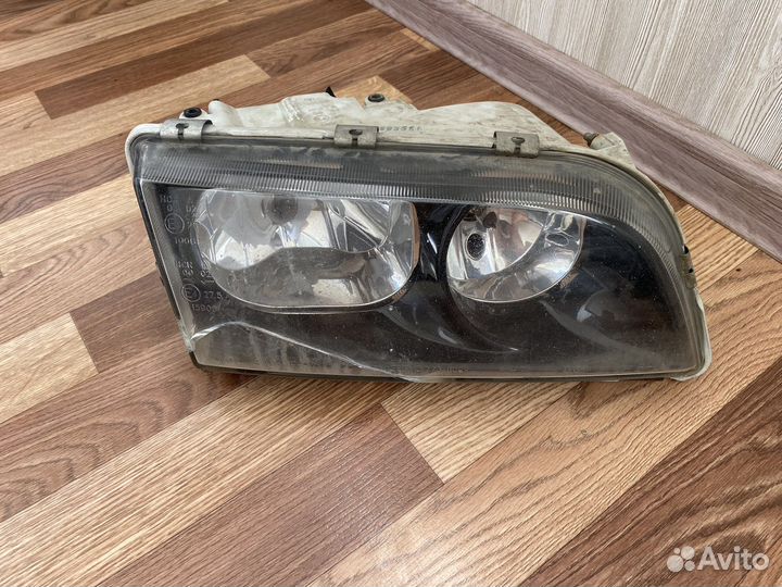 Фара правая передняя