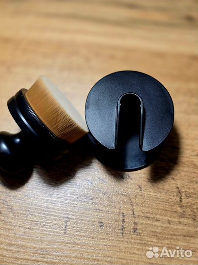 Kylie Кисть для тона travel лимитка Америка ориг