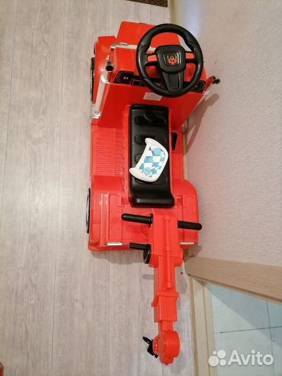 Детская машина на пульте