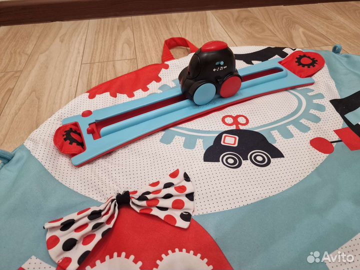 Развивающий коврик с машинкой