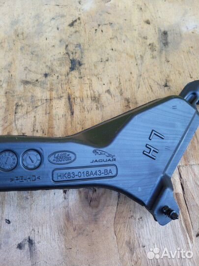 Воздушный патрубок Jaguar F-Pace X761 2016