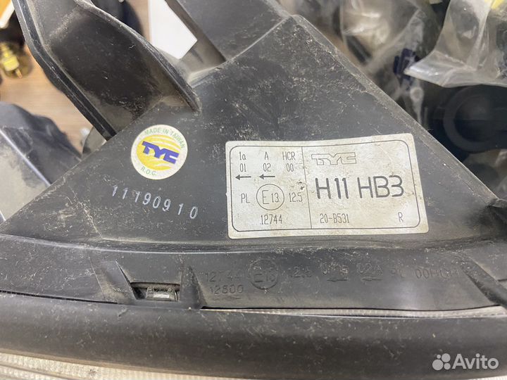 Фара правая toyota rav4 30