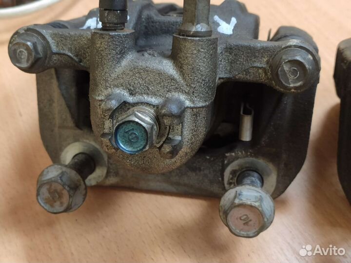 Суппорт задний левый правый на Honda cr-v 4