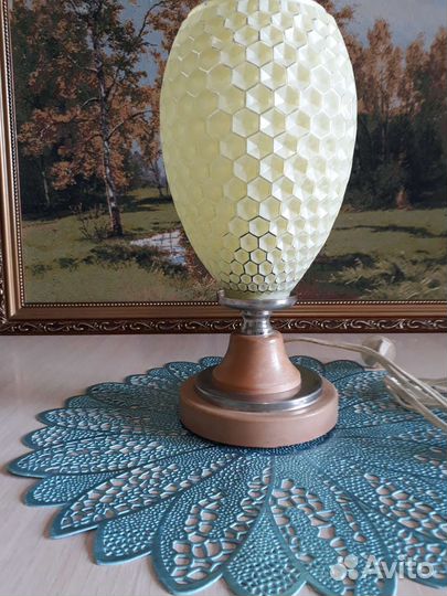 Настольная лампа.