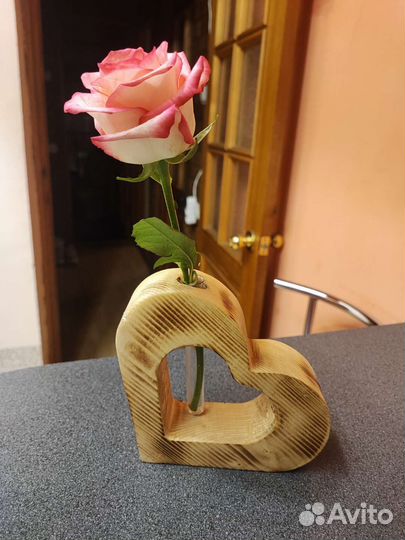 Живые цветы в колбе. Колба в сердце