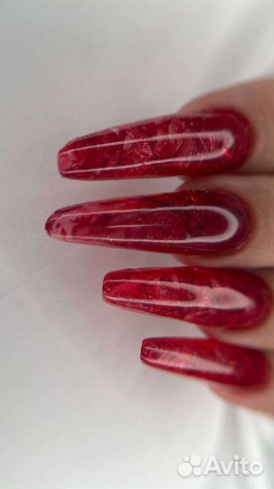 Модель на маникюр