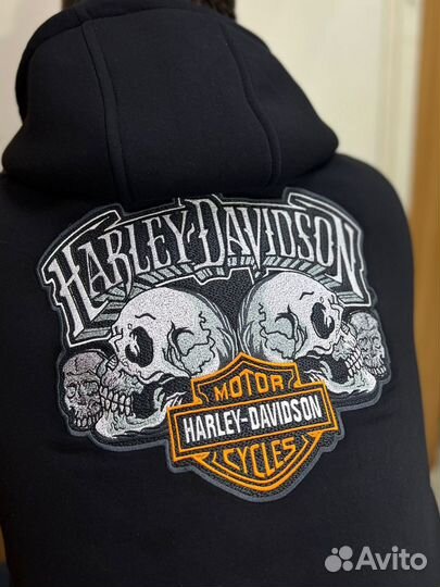 Толстовка с вышивкой 