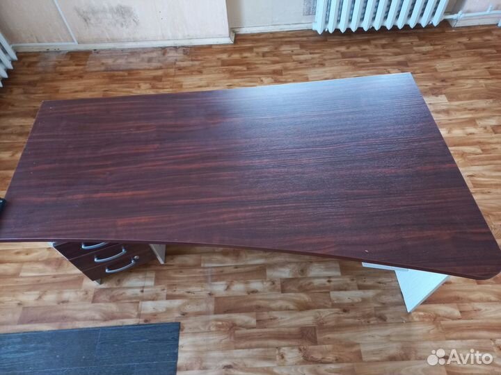 Рабочий письменный стол 1700х900