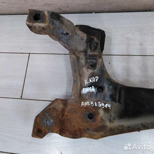 Балка передняя подрамник Kia Carens I (RS)