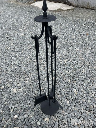 Подставка ; совок; щетка; кочерга