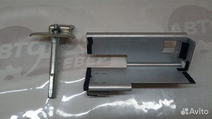 Крепление аккумулятора Volkswagen Touareg 7L