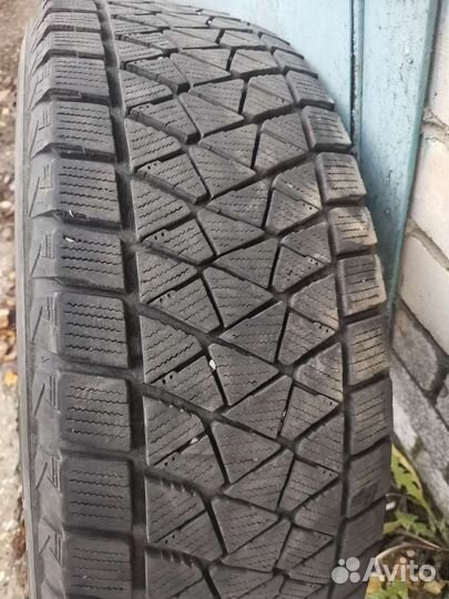 Bridgestone Blizzak DM-V2 225/65 R17
