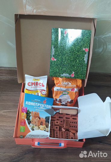 Детский конструктор из кирпичиков