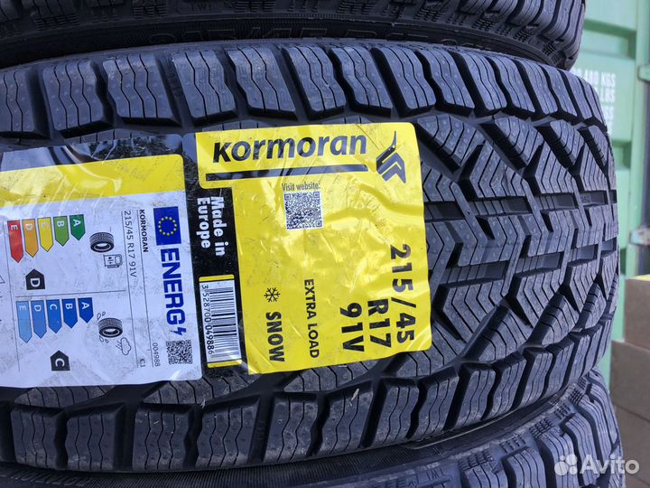 Kormoran Snow 215/45 R17 91V
