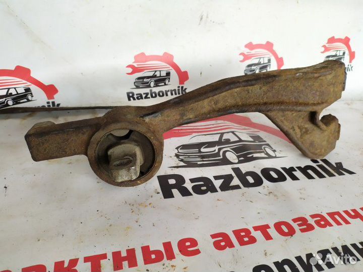 Кронштейн редуктора Mercedes Viano W639 2.1D 2005