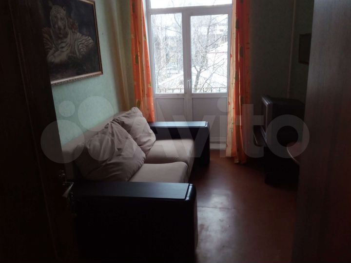 2-к. квартира, 50 м², 3/3 эт.