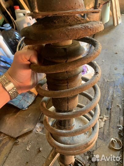 Стойка амотризатора передняя в сборе ваз 2108-15