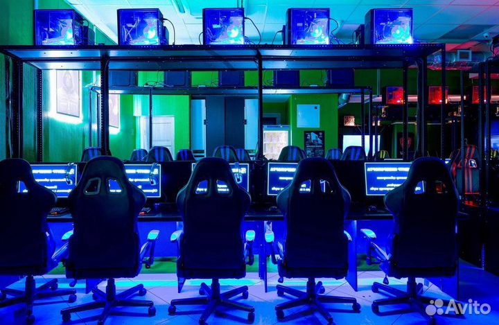 Компьютерный клуб с крутым брендом
