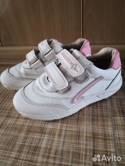 Кроссовки для девочки