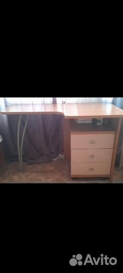 Маникюрный стол