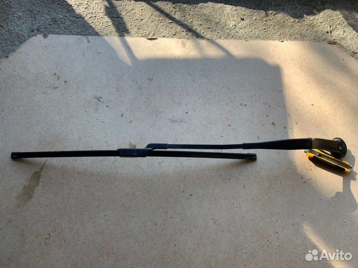 Поводок стеклоочистителя передний левый Ford Focus