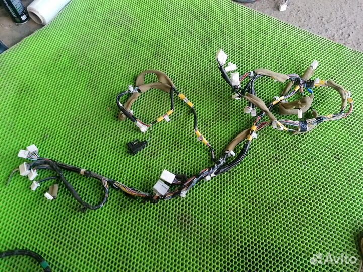 Проводка салона потолка на Lexus RX 2003-2009