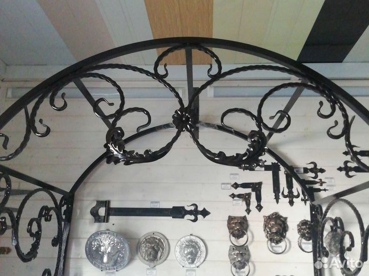 Козырек металлический