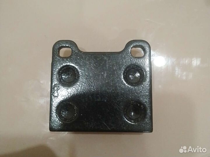 Колодки тормозные перед Alfa Romeo spider Saab 99