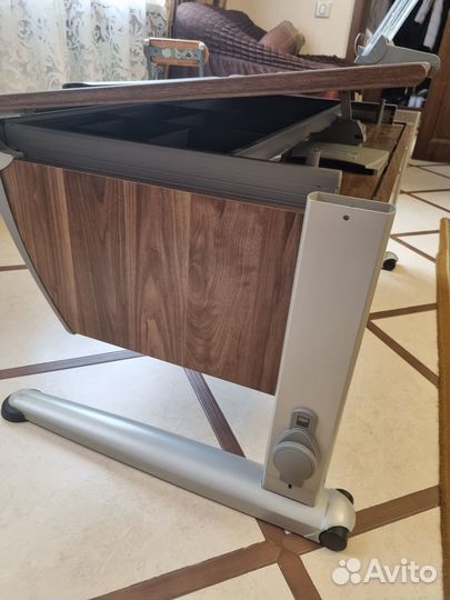 Растущая парта moll