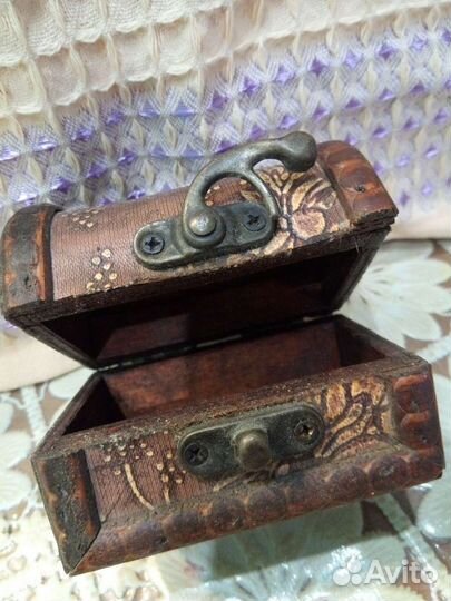 Шкатулка в виде сундучка