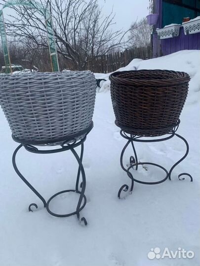 Кашпо из искусственного ротанга