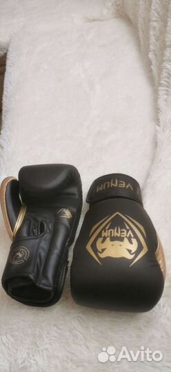 Боксёрские перчатки, боксерши, бинты, шлем