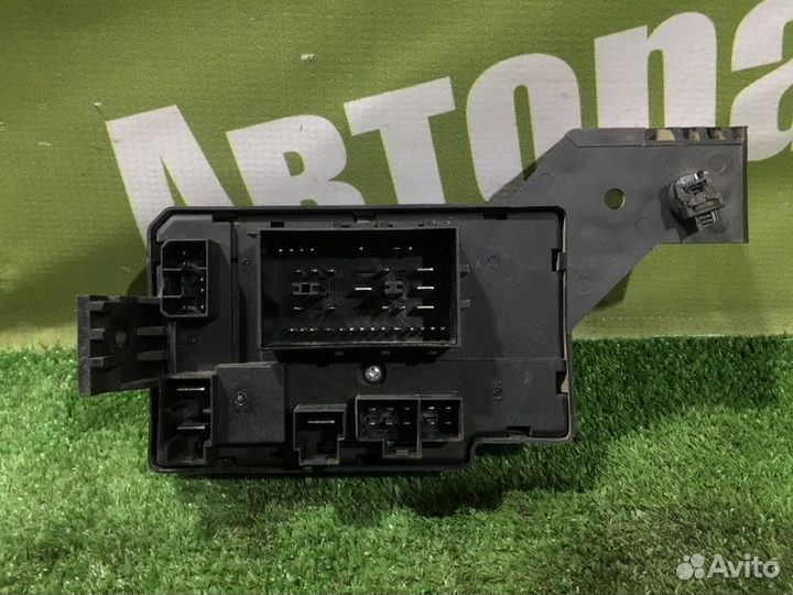 Блок предохранителей салонный Geely Emgrand Ec7