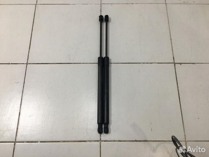 Амортизатор двери багажника Volkswagen Tiguan 5N1